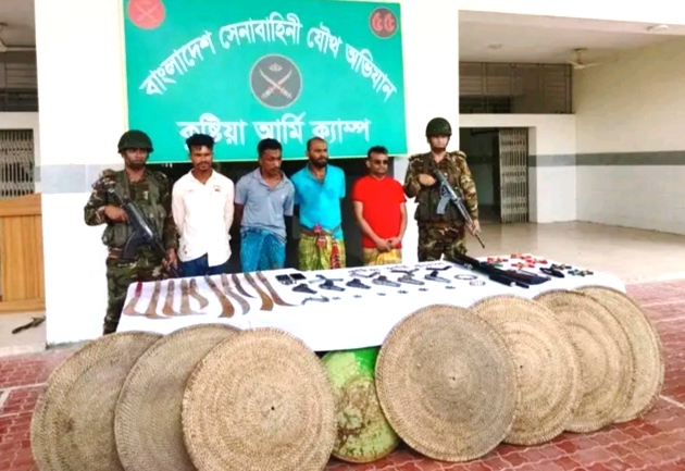 উজানগ্রাম থেকে জাহাঙ্গীর কবির লিপটন ও তার ৩সহ যোগীকে গ্রেপ্তার করেছে সেনাবাহিনী