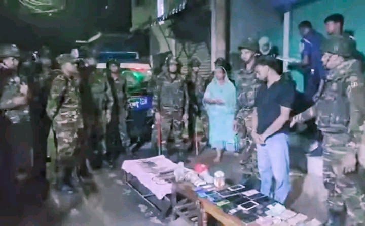 বন্দরে যৌথ বাহিনীর অভিযান মাদক ও অস্ত্রসহ আটক ২