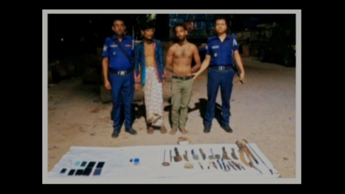 চারারগোপ যৌথ বাহিনীর অভিযানে দেশীয় অস্ত্র ও মাদক সহ আটক-২